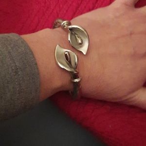 Calla lily cross over bangle braclet